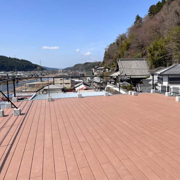 吉野川を見下ろす屋上